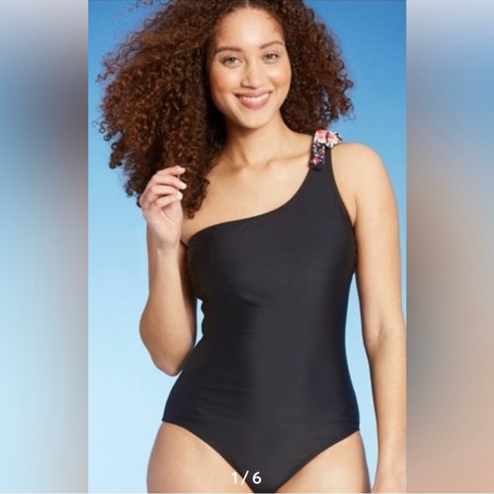 Black One-Shoulder Swimsuit